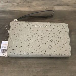New! Michael Kors Pearl Grey Adele Phone Wrislet